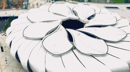 耗資11億、重達1280噸、40米高空上的“蓮花”建筑開花了！網友：撲面而來的中國風！