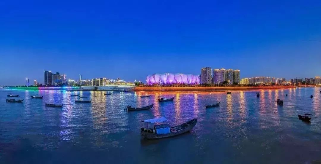 耗資11億、重達1280噸、40米高空上的“蓮花”建筑開花了！網友：撲面而來的中國風！