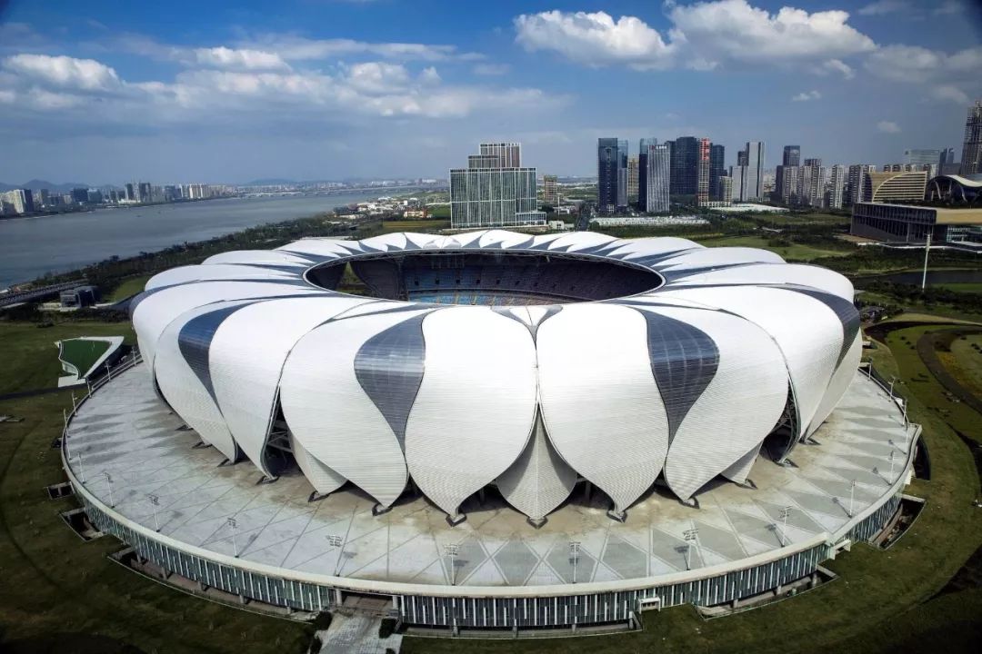耗資11億、重達1280噸、40米高空上的“蓮花”建筑開花了！網友：撲面而來的中國風！