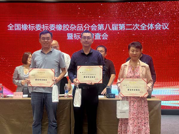 致力于防水標準制定，圣潔防水董事長杜昕獲兩項殊榮
